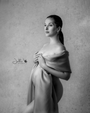 BW studio zwangerschap Jelkafotografie