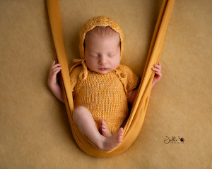 Yello swing Jelkafotografie Newborn
