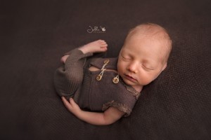 back pose newbornfotografie jelkafotografie