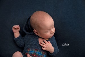 peaceful newborn babyboy jelkafotografie