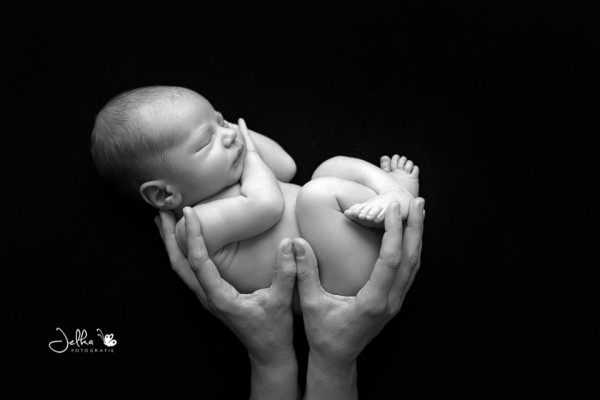 Jelkafotografie Newborn boy Hasselt black and white847BW