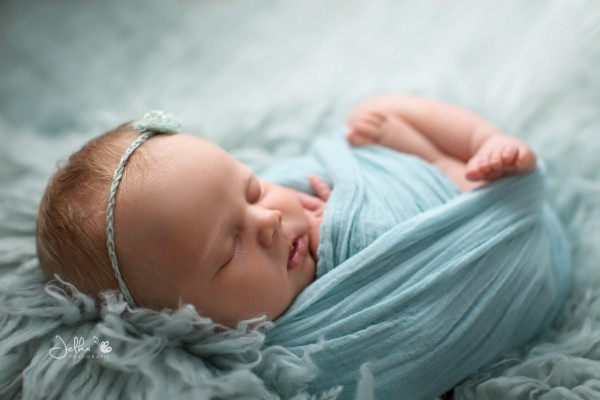 Newborn baby girl 4143