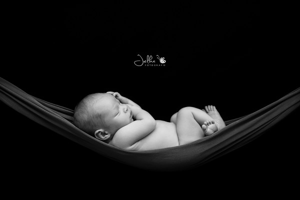 newborn in hang mat jelkafotografie